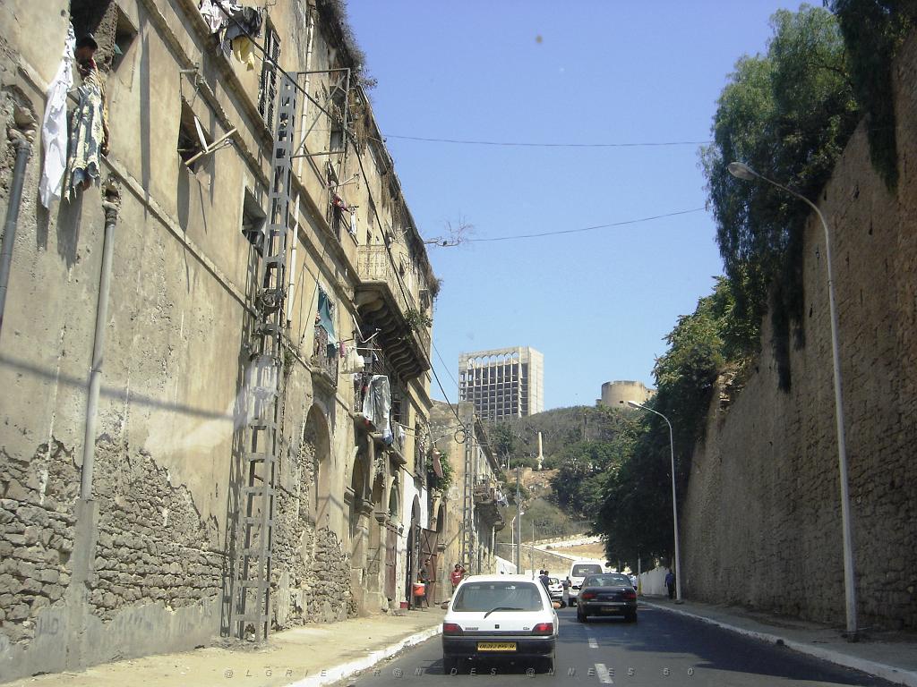ORAN 2007 JUILLET 11 DE KEBIR A PLACE D ARMES-ARRIVEE QUARTIER SIDI HOUARI EX MARINE.jpg